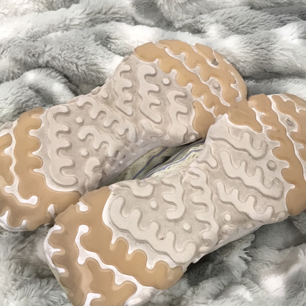 Nike running shoes size 7.5 - Picture 2 of 4